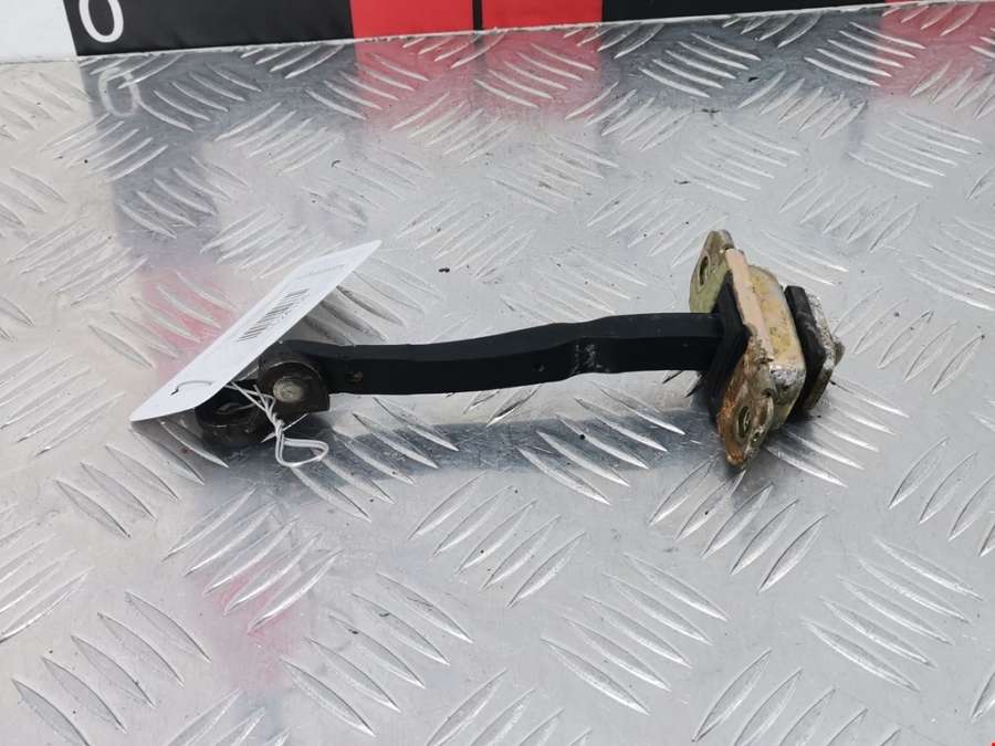 Ограничитель открывания двери Hyundai Santa Fe 1 (SM) (2000-2006) Внедорожник 5дв. 2005г. | Фото № 2 Ограничитель открывания двери Hyundai Santa Fe 1 (SM) (2000-2006) Внедорожник 5дв. 2005г. - Фото 2