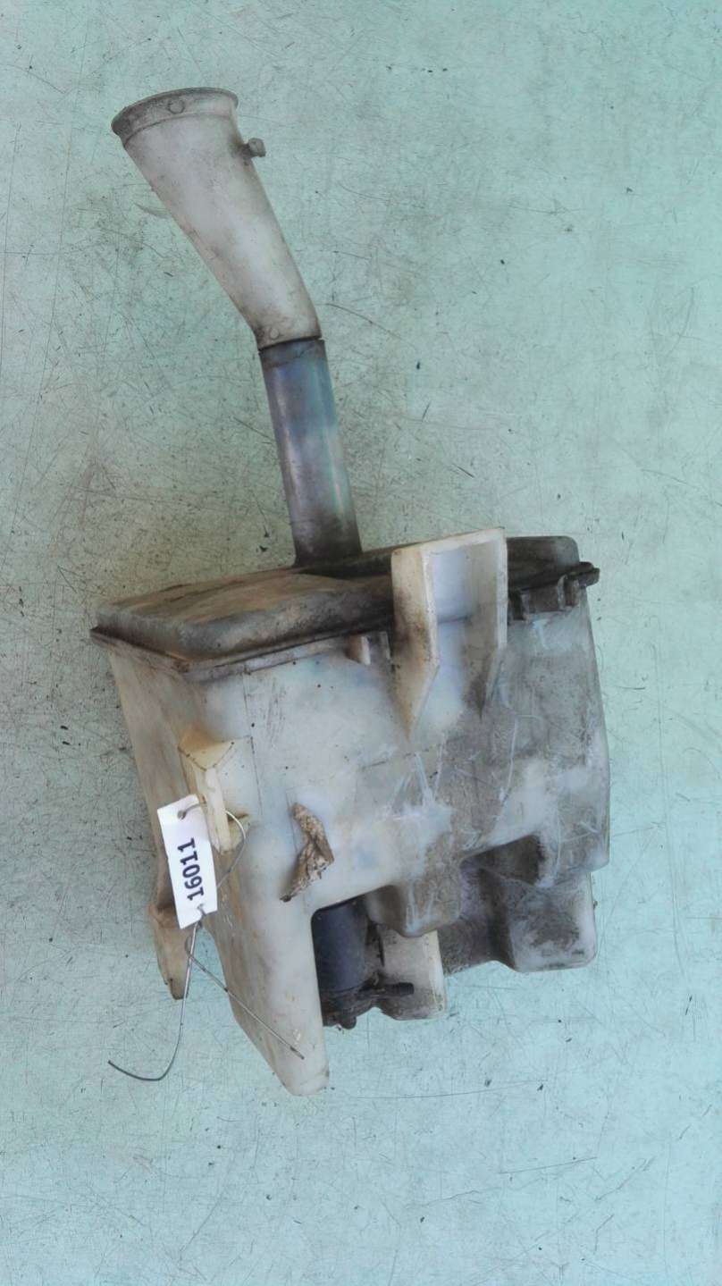 Бачок омывателя  Nissan Primera P11 1998г. | Фото № 1   Бачок омывателя  Nissan Primera P11 1998г. - Фото 1