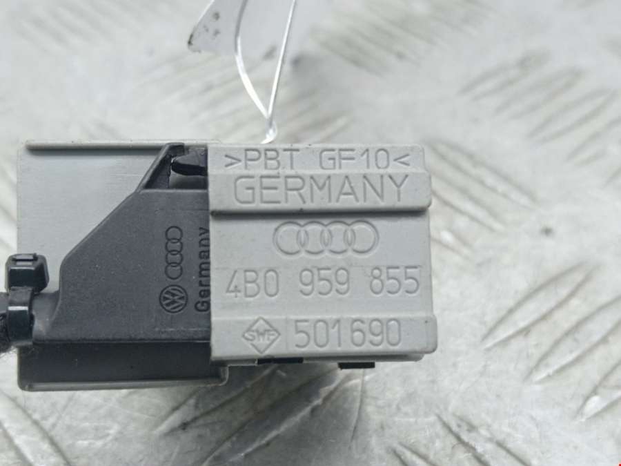 4B0959855A Кнопка стеклоподъемника Audi A6 C5 (1997-2005) Универсал 1998г. | Фото № 4 4B0959855A Кнопка стеклоподъемника Audi A6 C5 (1997-2005) Универсал 1998г. - Фото 4