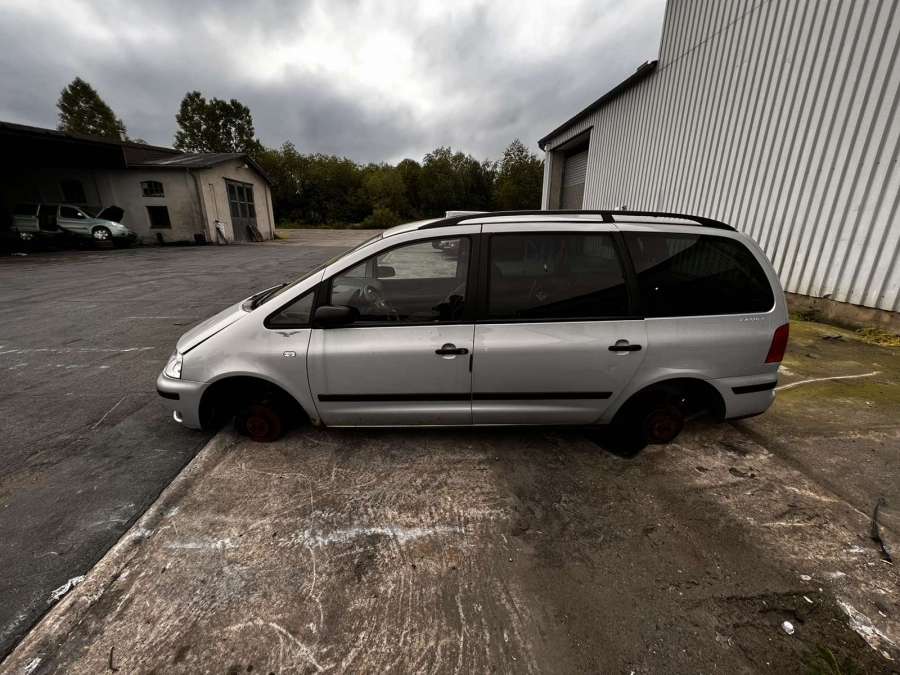 Ручка двери внутренняя передняя правая Volkswagen Sharan 1 (1995-2010) Минивэн 2002г. | Фото № 12 Ручка двери внутренняя передняя правая Volkswagen Sharan 1 (1995-2010) Минивэн 2002г. - Фото 12