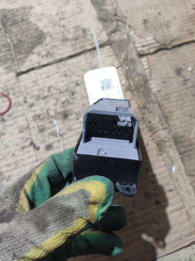 Блок управления стеклоподъемниками Toyota Prius 2 2005г. | Фото № 4 Блок управления стеклоподъемниками Toyota Prius 2 2005г. - Фото 4