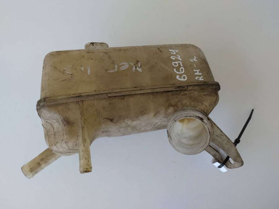 8200273157 Бачок расширительный Renault Megane 2 2003г. | Фото № 2 8200273157 Бачок расширительный Renault Megane 2 2003г. - Фото 2