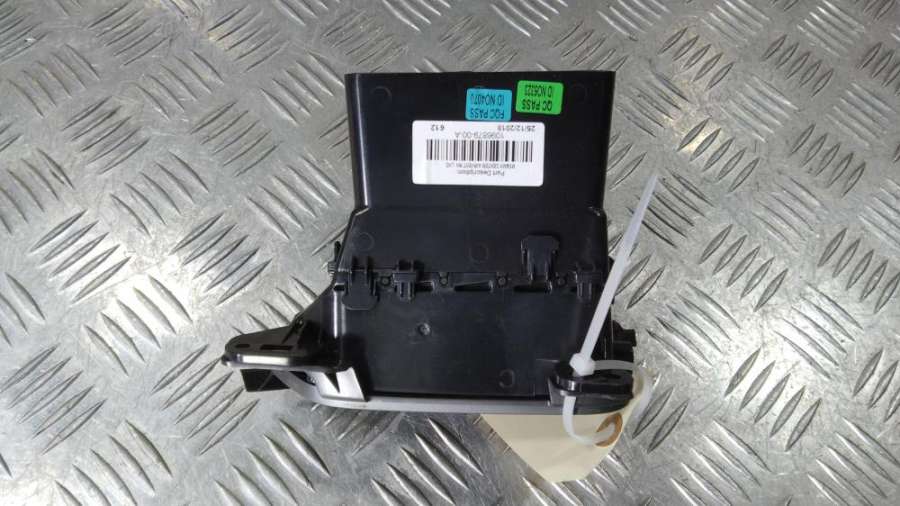 1096879-00 Дефлектор обдува салона Tesla Model X 2019г. | Фото № 4 1096879-00 Дефлектор обдува салона Tesla Model X 2019г. - Фото 4