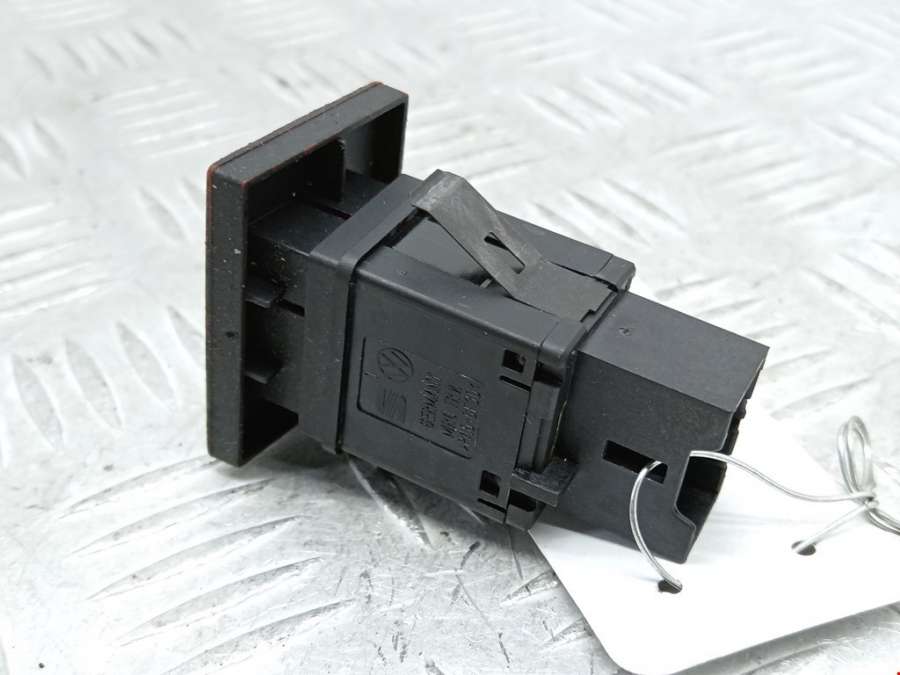 7L6953235A Кнопка аварийной сигнализации Volkswagen Touareg 1 (2002-2010) Внедорожник 5дв. 2003г. | Фото № 2 7L6953235A Кнопка аварийной сигнализации Volkswagen Touareg 1 (2002-2010) Внедорожник 5дв. 2003г. - Фото 2