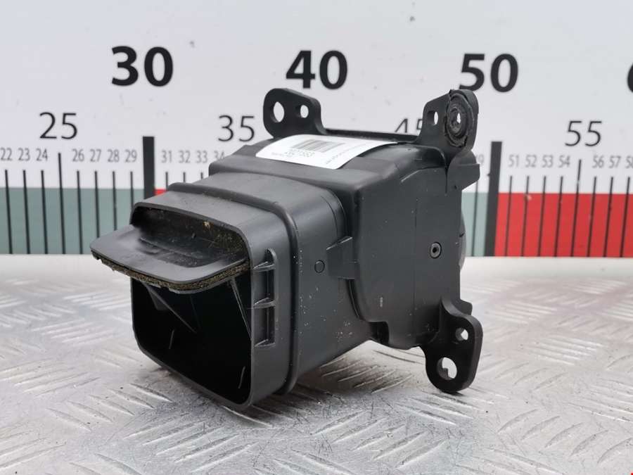 Дефлектор обдува салона Toyota Yaris_Verso (1999-2005) Минивэн 1999г. | Фото № 3 Дефлектор обдува салона Toyota Yaris_Verso (1999-2005) Минивэн 1999г. - Фото 3