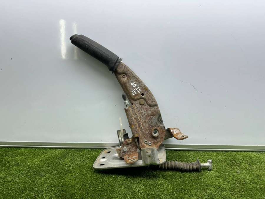 Рычаг стояночного тормоза   Opel Astra G 2001г. | Фото № 1    Рычаг стояночного тормоза   Opel Astra G 2001г. - Фото 1