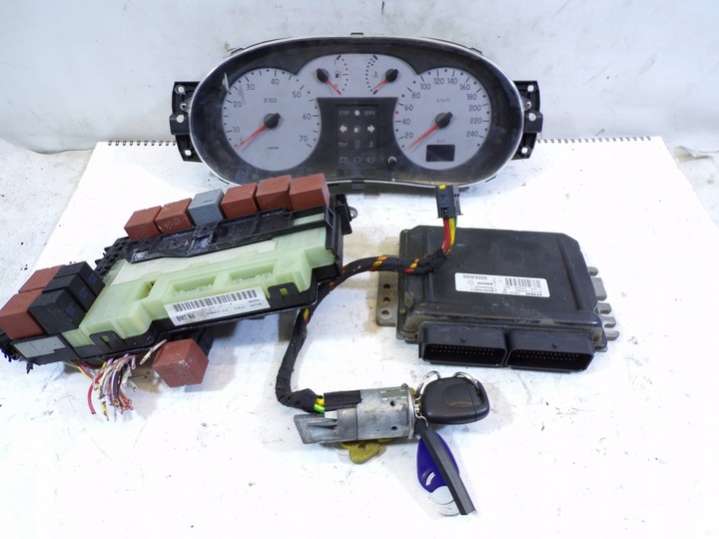 8200044437 Блок управления двигателем Renault Clio 2 поколение (1998-2001) 1998г. | Фото № 1 8200044437 Блок управления двигателем Renault Clio 2 поколение (1998-2001) 1998г. - Фото 1