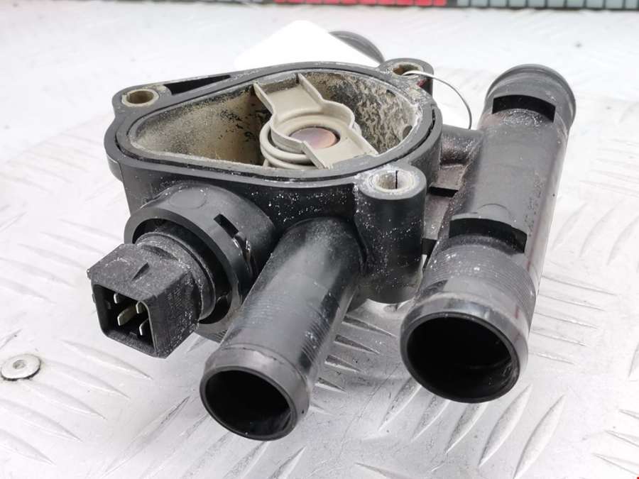 8200112054 Корпус термостата Renault Megane 2 (2002-2009) Хетчбэк 5дв. 2006г. | Фото № 3 8200112054 Корпус термостата Renault Megane 2 (2002-2009) Хетчбэк 5дв. 2006г. - Фото 3