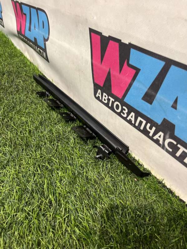 FR3B-76297B06-AF Направляющая стекла задней правой Ford Mustang 2018г. | Фото № 2 FR3B-76297B06-AF Направляющая стекла задней правой Ford Mustang 2018г. - Фото 2