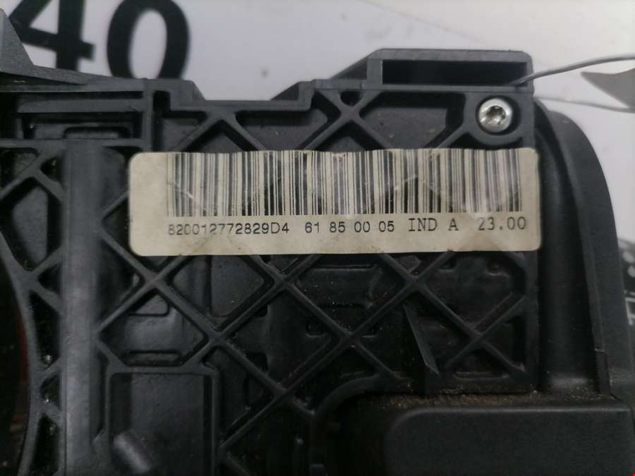 61880052 Переключатель дворников (стеклоочистителя) Renault Scenic 2 (2003-2009) Минивэн 2004г. | Фото № 4 61880052 Переключатель дворников (стеклоочистителя) Renault Scenic 2 (2003-2009) Минивэн 2004г. - Фото 4