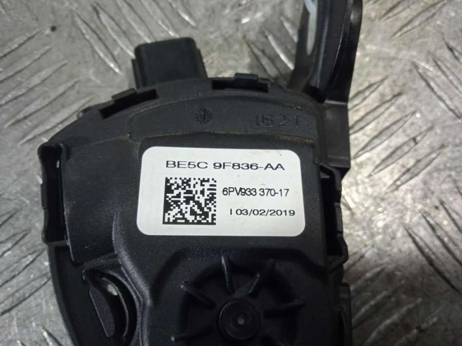 6PV933370-17 Педаль газа Tesla Model X 2019г. | Фото № 3 6PV933370-17 Педаль газа Tesla Model X 2019г. - Фото 3