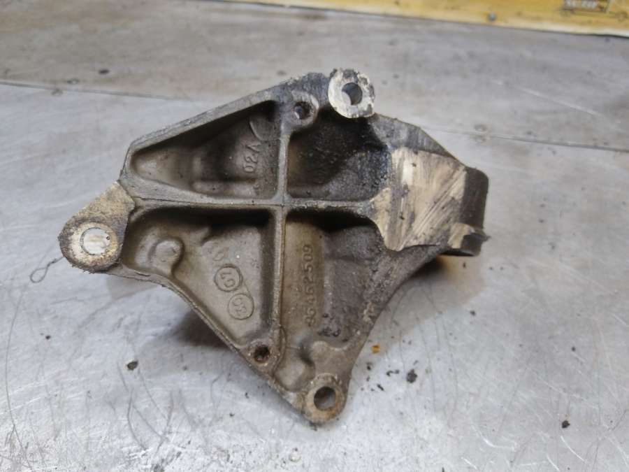 Кронштейн полуоси Peugeot 307 Универсал 2003г. | Фото № 1 Кронштейн полуоси Peugeot 307 Универсал 2003г. - Фото 1