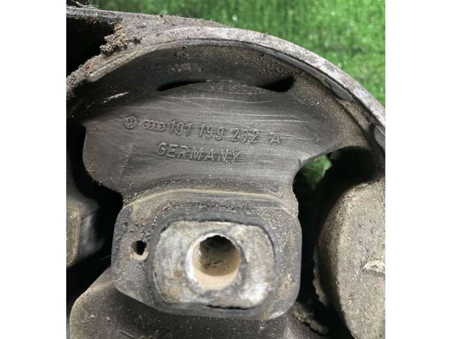 191199262A Подушка крепления двигателя  Volkswagen Passat 1991г. | Фото № 2  191199262A Подушка крепления двигателя  Volkswagen Passat 1991г. - Фото 2