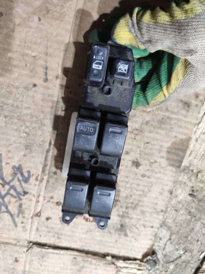 Блок управления стеклоподъемниками Toyota Prius 2 2006г. | Фото № 1 Блок управления стеклоподъемниками Toyota Prius 2 2006г. - Фото 1