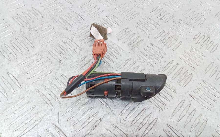 Датчик температуры в салоне Renault Laguna 2010г. | Фото № 2 Датчик температуры в салоне Renault Laguna 2010г. - Фото 2