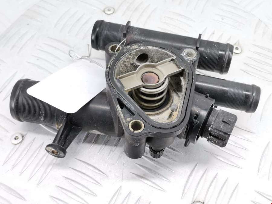 8200112054 Корпус термостата Renault Megane 2 (2002-2009) Хетчбэк 5дв. 2006г. | Фото № 2 8200112054 Корпус термостата Renault Megane 2 (2002-2009) Хетчбэк 5дв. 2006г. - Фото 2