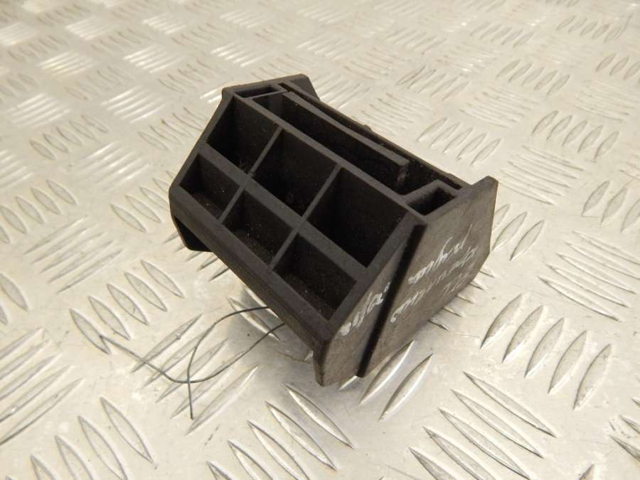 Кронштейн радиатора BMW 5-series (E60/61) 2003г. | Фото № 2 Кронштейн радиатора BMW 5-series (E60/61) 2003г. - Фото 2