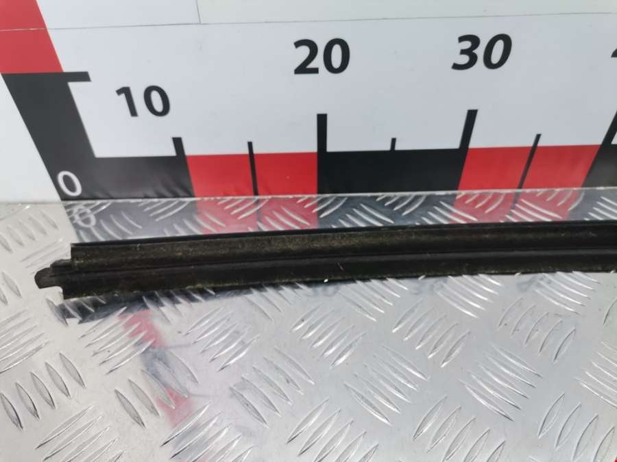 Накладка декоративная (молдинг) стекла двери задней левой Citroen Xsara Picasso (1999-2012) Минивэн 2002г. | Фото № 5 Накладка декоративная (молдинг) стекла двери задней левой Citroen Xsara Picasso (1999-2012) Минивэн 2002г. - Фото 5