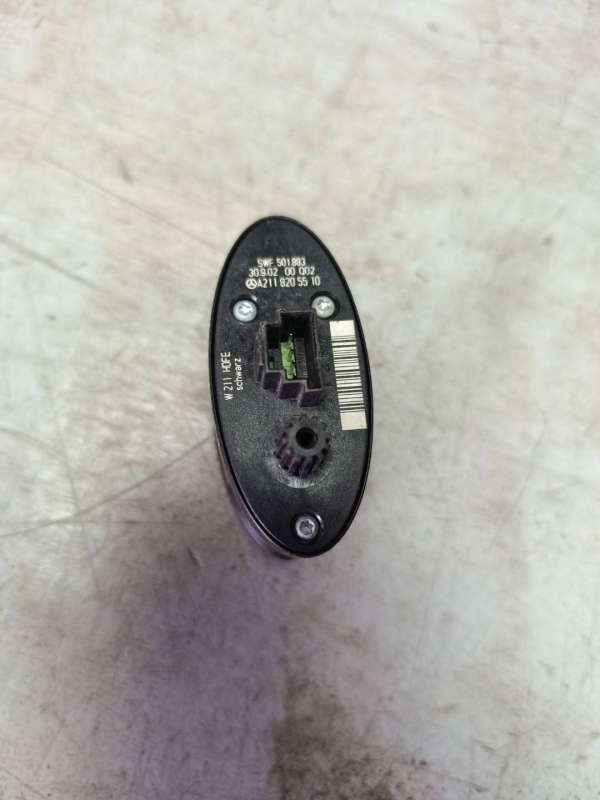 A2118205510 Кнопка открытия багажника Mercedes-Benz E W211/S211 2005г. | Фото № 3 A2118205510 Кнопка открытия багажника Mercedes-Benz E W211/S211 2005г. - Фото 3