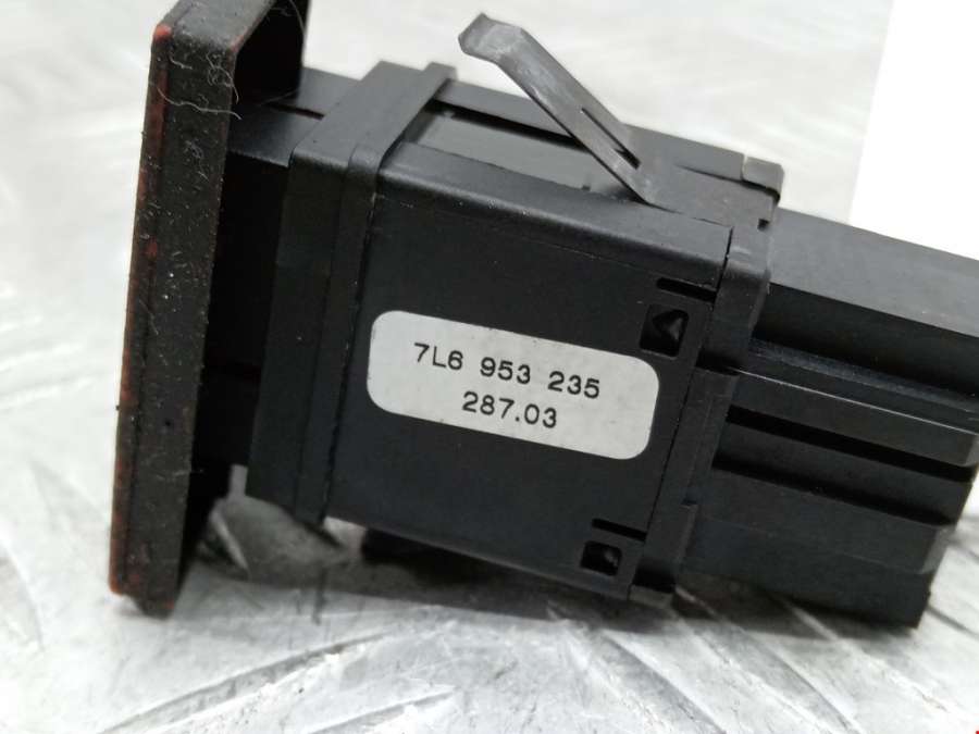 7L6953235A Кнопка аварийной сигнализации Volkswagen Touareg 1 (2002-2010) Внедорожник 5дв. 2003г. | Фото № 5 7L6953235A Кнопка аварийной сигнализации Volkswagen Touareg 1 (2002-2010) Внедорожник 5дв. 2003г. - Фото 5