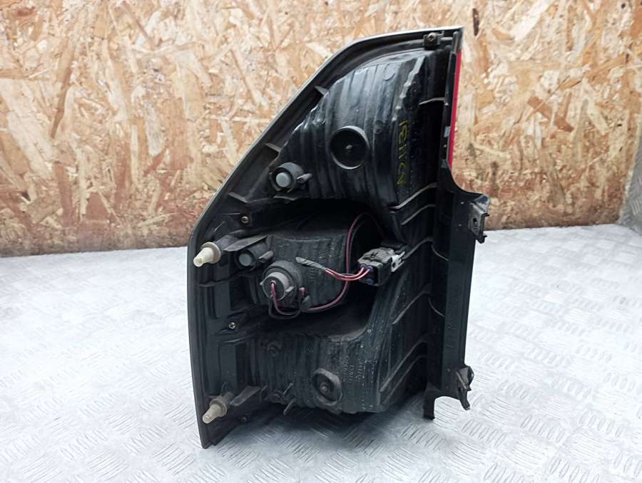 Фонарь задний левый  Mitsubishi Pajero 3 2004г. | Фото № 4   Фонарь задний левый  Mitsubishi Pajero 3 2004г. - Фото 4