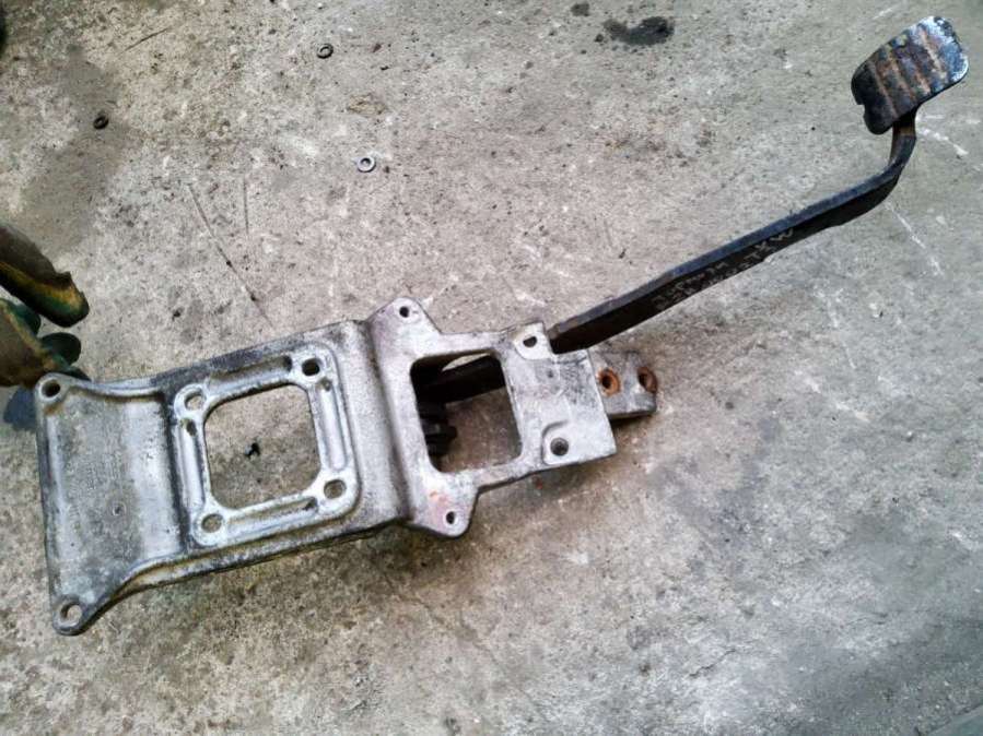 Педальный узел Volkswagen Caravelle T3 1985г. | Фото № 4 Педальный узел Volkswagen Caravelle T3 1985г. - Фото 4