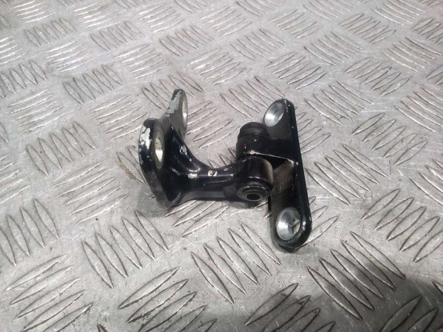 Петля двери передней правой Mercedes C-Class (W203) (2000-2008) Седан 2003г. | Фото № 1 Петля двери передней правой Mercedes C-Class (W203) (2000-2008) Седан 2003г. - Фото 1