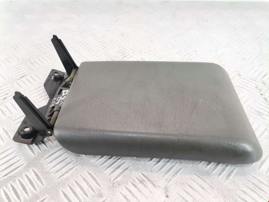 A1636830259 Подлокотник Mercedes ML-Class (W163) (1997-2005) Внедорожник 1998г. | Фото № 1 A1636830259 Подлокотник Mercedes ML-Class (W163) (1997-2005) Внедорожник 1998г. - Фото 1