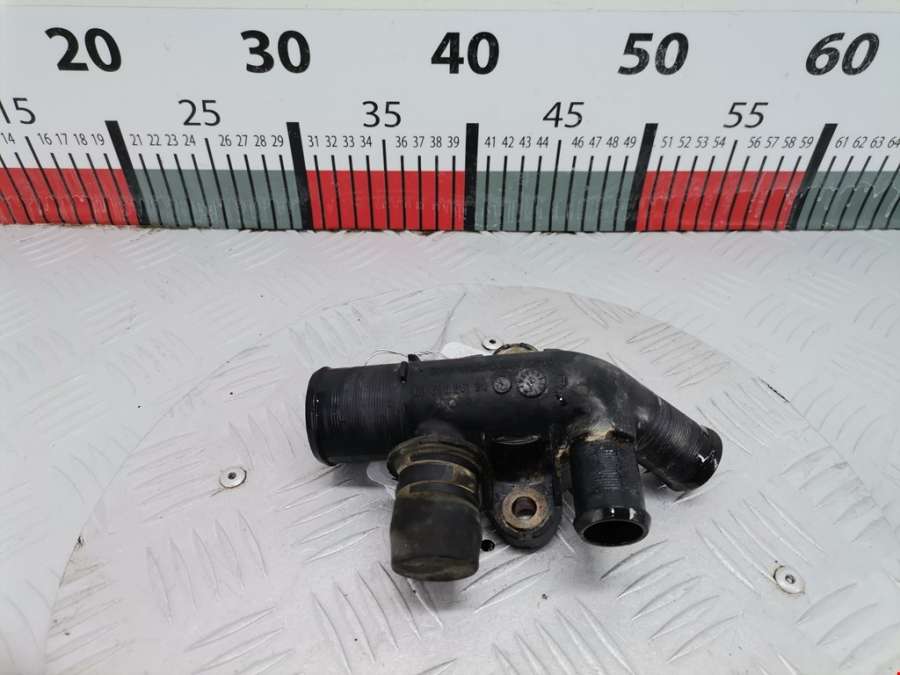 9619498980 Фланец (штуцер системы охлаждения тройник) Peugeot Partner 1 (1996-2008) Фургон 1996г. | Фото № 7 9619498980 Фланец (штуцер системы охлаждения тройник) Peugeot Partner 1 (1996-2008) Фургон 1996г. - Фото 7