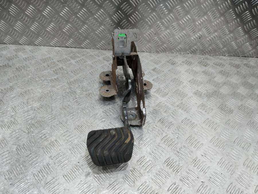 465013467R Педаль тормоза  Renault Megane 2016г. | Фото № 1  465013467R Педаль тормоза  Renault Megane 2016г. - Фото 1