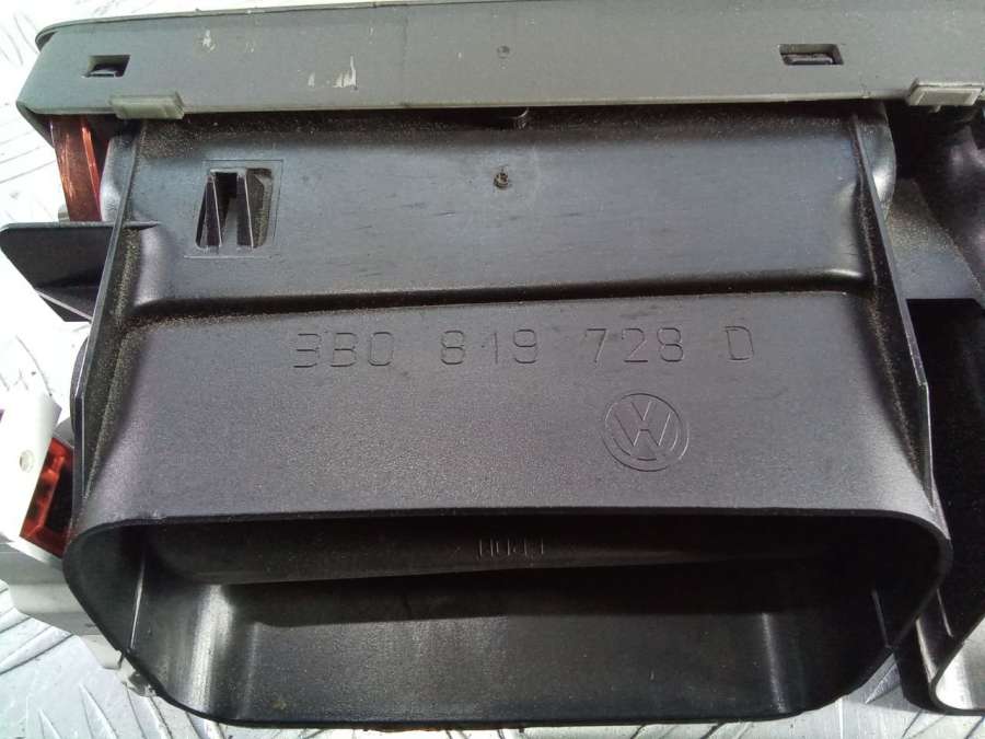 3B0819728D Дефлектор обдува салона  Volkswagen Passat B5 2003г. | Фото № 2  3B0819728D Дефлектор обдува салона  Volkswagen Passat B5 2003г. - Фото 2