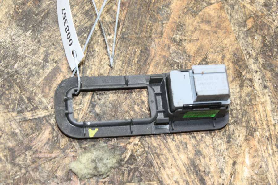 4E0962109 Кнопка (выключатель)  Audi A8 седан 0000г. | Фото № 2  4E0962109 Кнопка (выключатель)  Audi A8 седан 0000г. - Фото 2