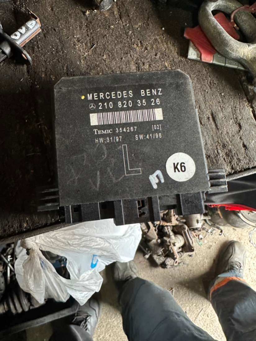 2108203526 Блок управления двери передней левой Mercedes E W210 1998г. | Фото № 1 2108203526 Блок управления двери передней левой Mercedes E W210 1998г. - Фото 1