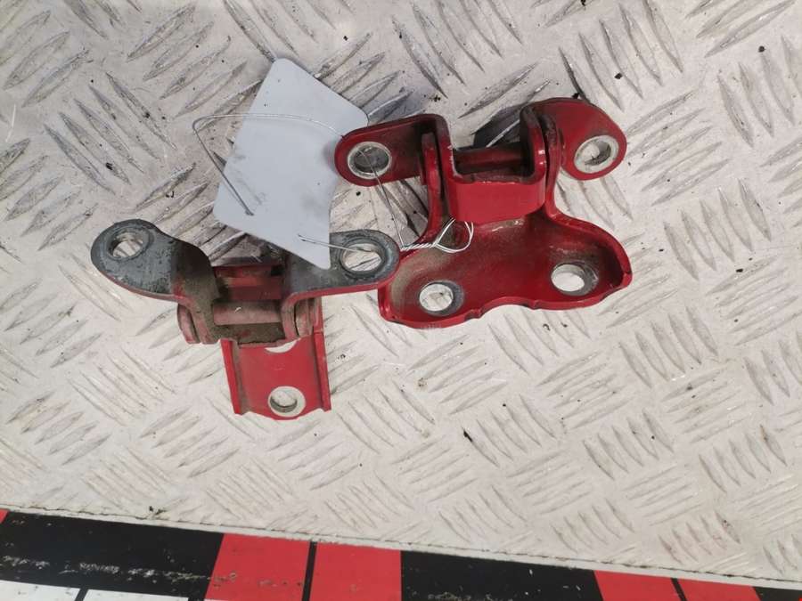 Петля двери задней правой Toyota Yaris 2 (2005-2011) Хетчбэк 5дв. 2008г. | Фото № 1 Петля двери задней правой Toyota Yaris 2 (2005-2011) Хетчбэк 5дв. 2008г. - Фото 1