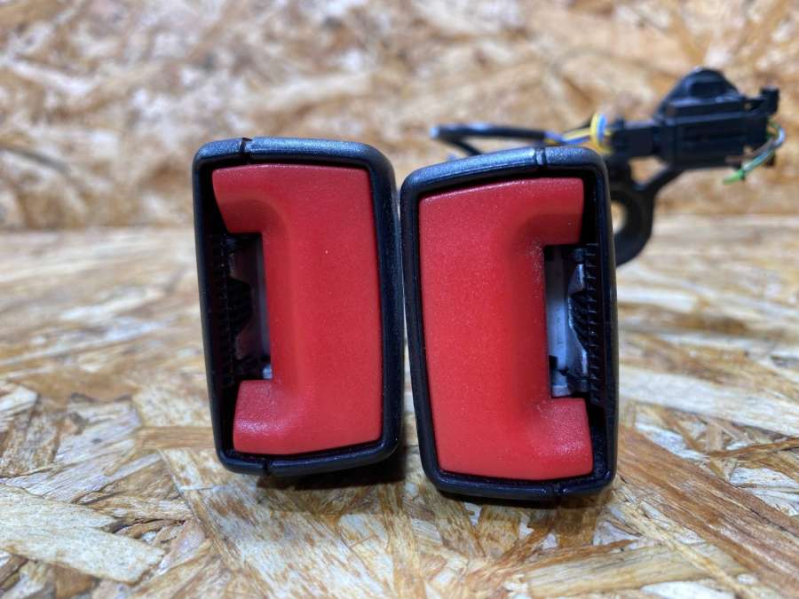 8V0857739 Замок ремня безопасности задний  Audi Audi A3 8V (2012 - 2016),Skoda Octavia 3 поколение 0000г. | Фото № 4  8V0857739 Замок ремня безопасности задний  Audi Audi A3 8V (2012 - 2016),Skoda Octavia 3 поколение 0000г. - Фото 4