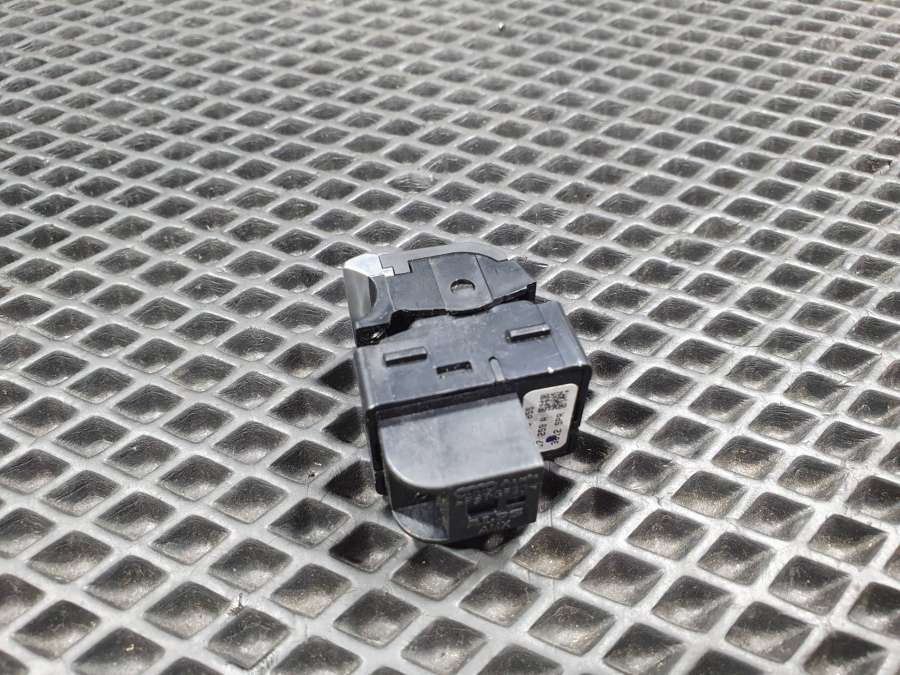 4M0959855 Кнопка стеклоподъемника двери задней левой  Audi A5 F5 2017г. | Фото № 7  4M0959855 Кнопка стеклоподъемника двери задней левой  Audi A5 F5 2017г. - Фото 7