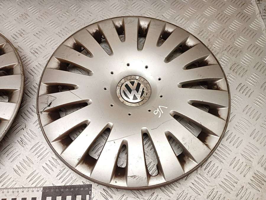 3C0601147B Колпак колесный  Volkswagen Passat B6 универсал 2007г. | Фото № 5  3C0601147B Колпак колесный  Volkswagen Passat B6 универсал 2007г. - Фото 5