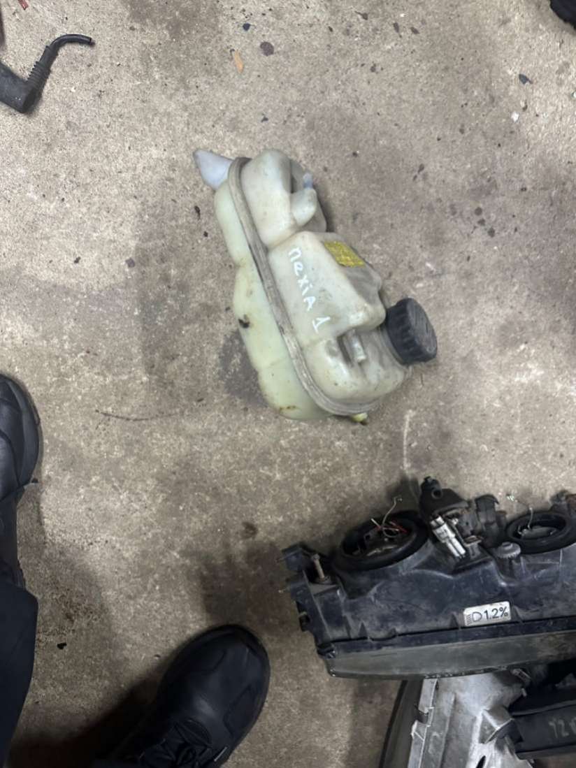 Расширительный бачок Daewoo Nexia 1 1995г. | Фото № 2 Расширительный бачок Daewoo Nexia 1 1995г. - Фото 2