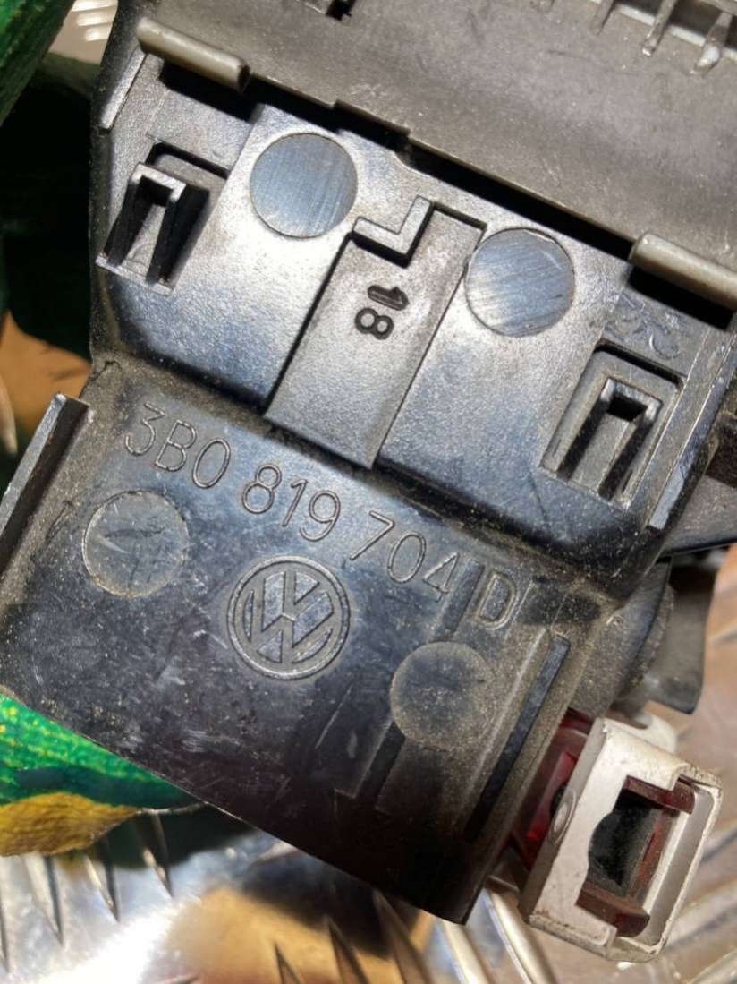 3B0819704D Дефлектор обдува салона  Volkswagen Passat B5 2002г. | Фото № 2  3B0819704D Дефлектор обдува салона  Volkswagen Passat B5 2002г. - Фото 2