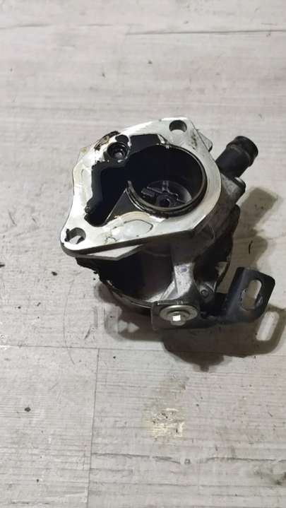146505272R Насос вакуумный  Mercedes A W176 (2012-2015) 2012г. | Фото № 3  146505272R Насос вакуумный  Mercedes A W176 (2012-2015) 2012г. - Фото 3