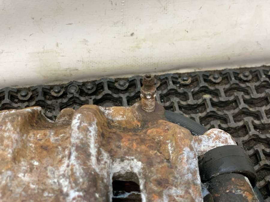 Суппорт передний левый Kia Sorento внедорожник 2003г. | Фото № 2 Суппорт передний левый Kia Sorento внедорожник 2003г. - Фото 2