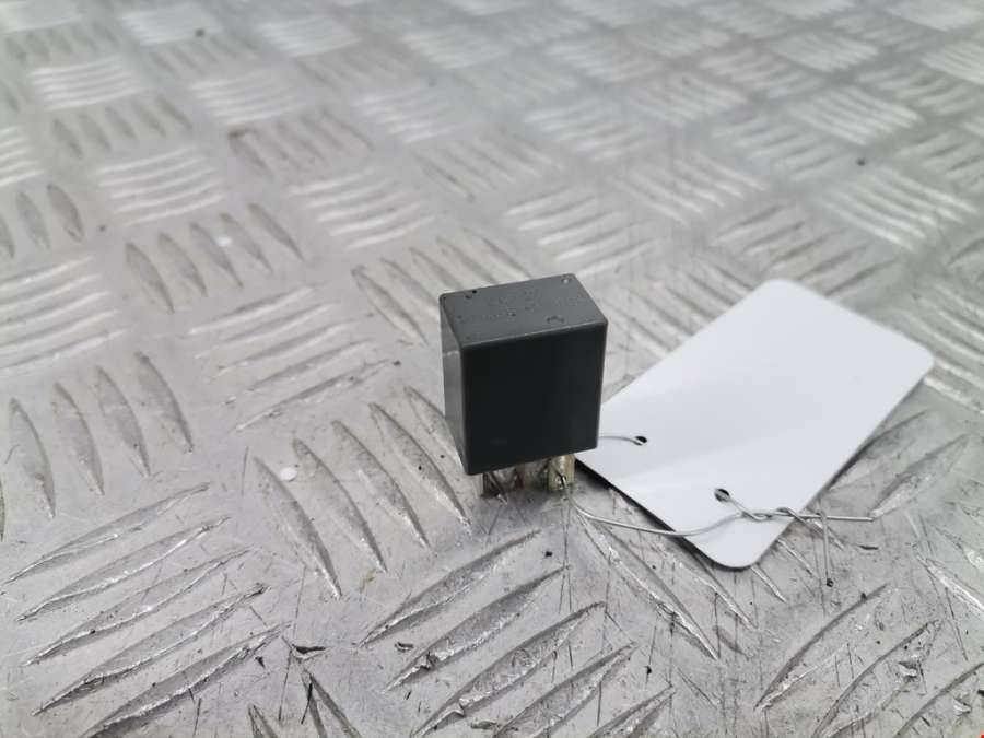 Реле Chevrolet Captiva 1 (2006-2018) Внедорожник 5дв. 2010г. | Фото № 1 Реле Chevrolet Captiva 1 (2006-2018) Внедорожник 5дв. 2010г. - Фото 1