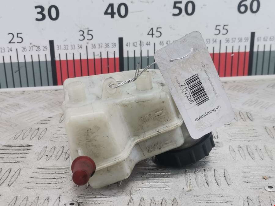 Бачок тормозной жидкости Skoda Fabia 2 (5J) (2007-2014) Хетчбэк 5дв. 2011г. | Фото № 1 Бачок тормозной жидкости Skoda Fabia 2 (5J) (2007-2014) Хетчбэк 5дв. 2011г. - Фото 1