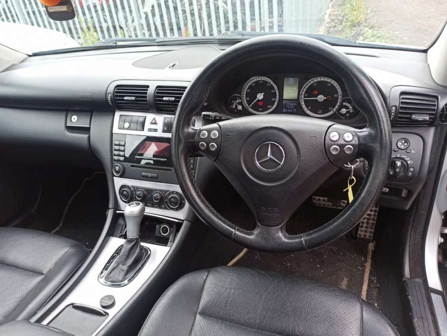 Насос вакуумный Mercedes C-Class (W203) (2000-2008) Седан 2006г. | Фото № 8 Насос вакуумный Mercedes C-Class (W203) (2000-2008) Седан 2006г. - Фото 8