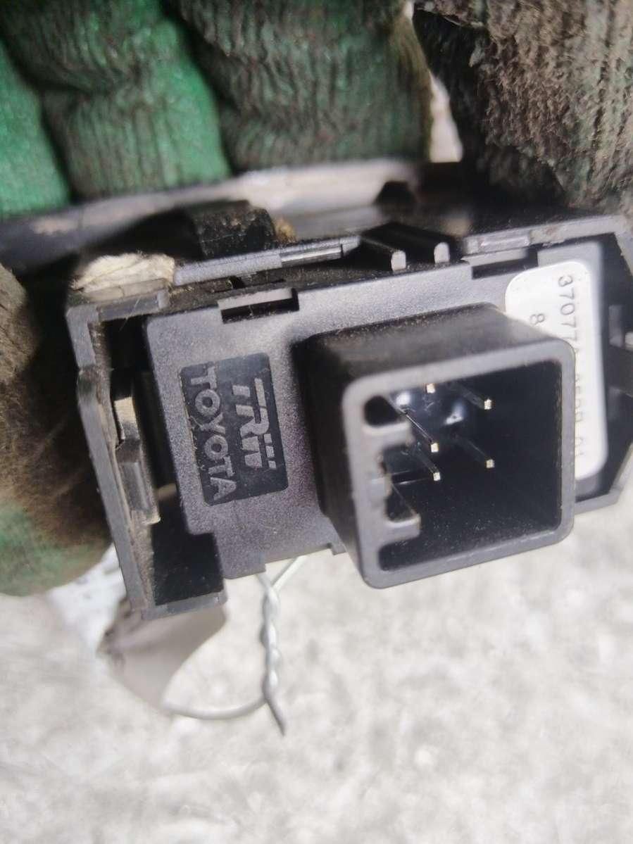 Кнопка стеклоподъемника заднего правого Toyota Corolla Хэтчбэк 5 дв. 2002г. | Фото № 5 Кнопка стеклоподъемника заднего правого Toyota Corolla Хэтчбэк 5 дв. 2002г. - Фото 5