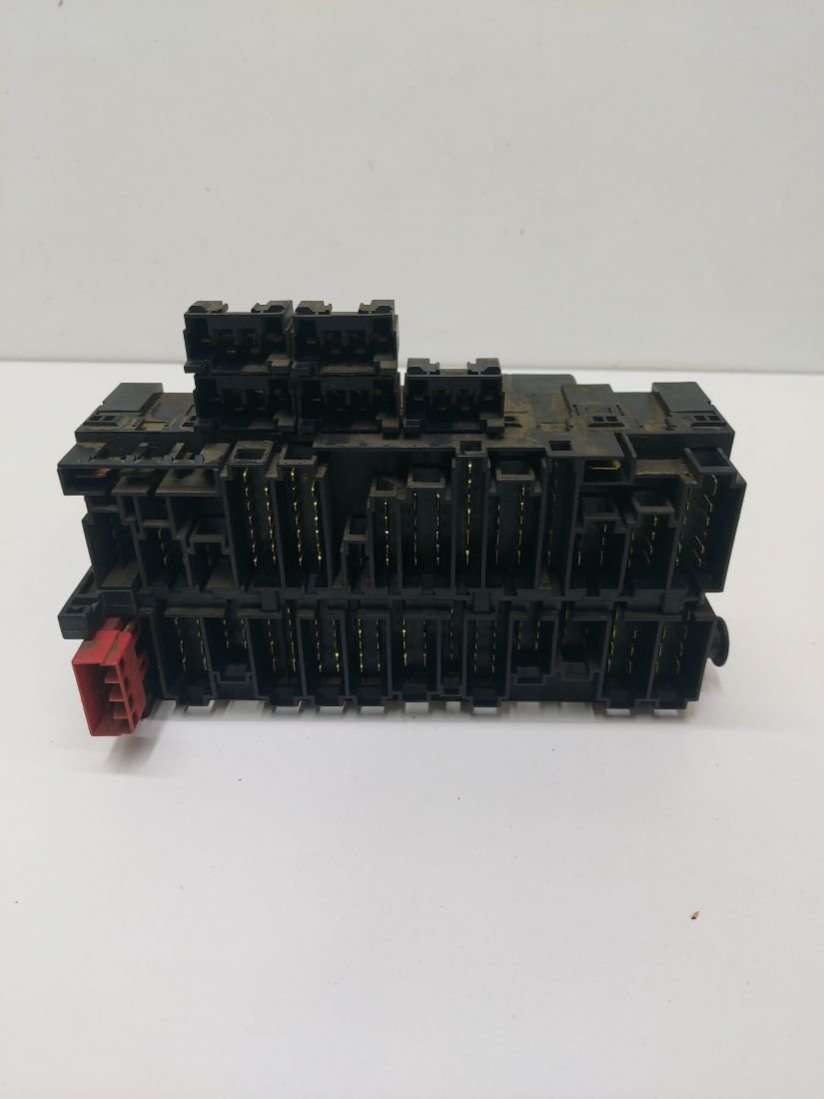 357937039 Блок предохранителей Volkswagen Passat B3 1992г. | Фото № 2 357937039 Блок предохранителей Volkswagen Passat B3 1992г. - Фото 2