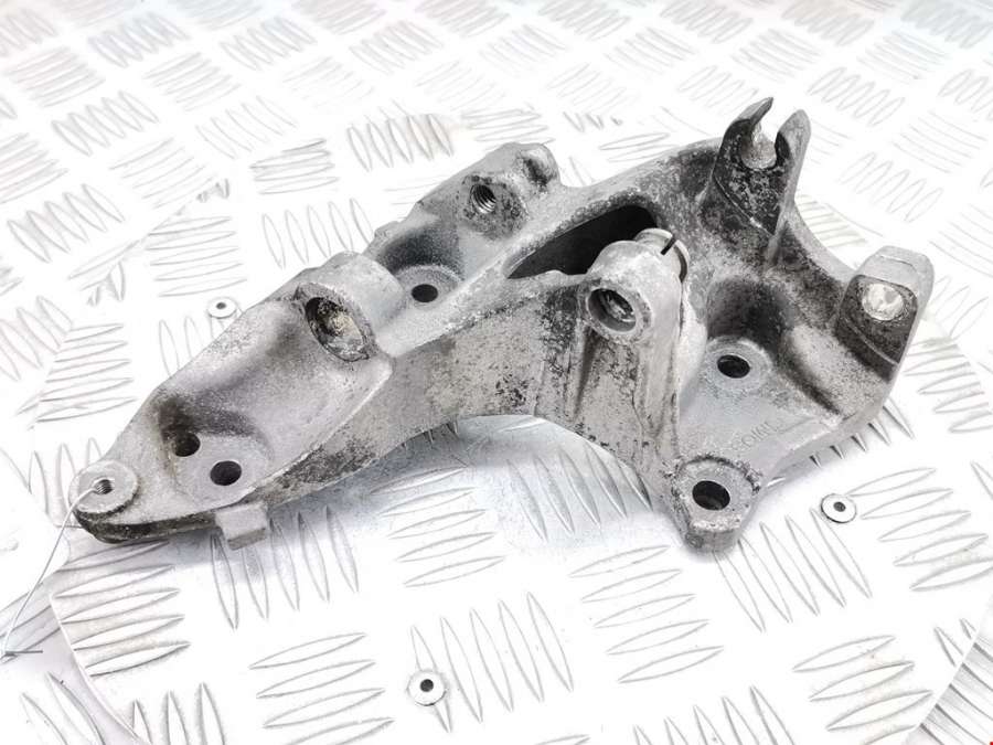 9658199180 Кронштейн генератора Citroen Xsara Picasso (1999-2012) Минивэн 2010г. | Фото № 1 9658199180 Кронштейн генератора Citroen Xsara Picasso (1999-2012) Минивэн 2010г. - Фото 1