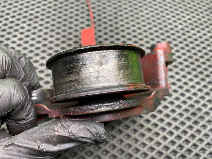 C2D21154DX238A610AA Кронштейн натяжного ролика  Jaguar XF X250 2011г. | Фото № 4  C2D21154DX238A610AA Кронштейн натяжного ролика  Jaguar XF X250 2011г. - Фото 4