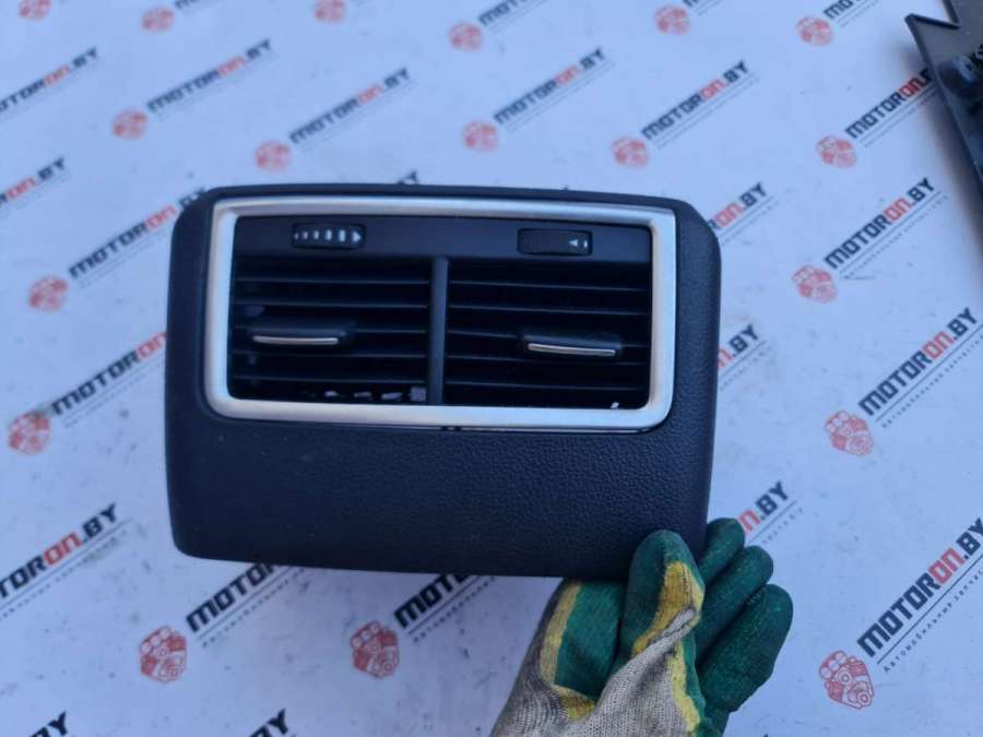 4L0819203 Дефлектор обдува салона Audi Q7 4L 2009г. | Фото № 1 4L0819203 Дефлектор обдува салона Audi Q7 4L 2009г. - Фото 1