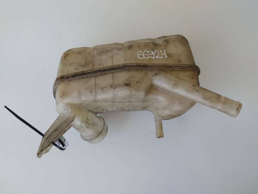 8200273157 Бачок расширительный Renault Megane 2 2003г. | Фото № 1 8200273157 Бачок расширительный Renault Megane 2 2003г. - Фото 1